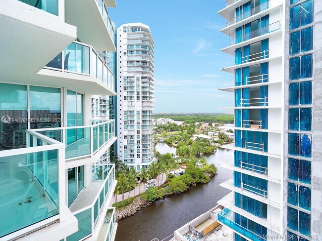 Foto del edificio - 250 Sunny Isles Blvd