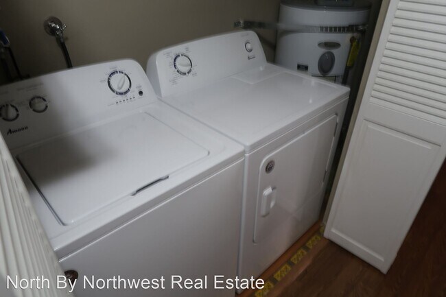 Building Photo - 3 br, 1 bath House - 10989 SE 225th St