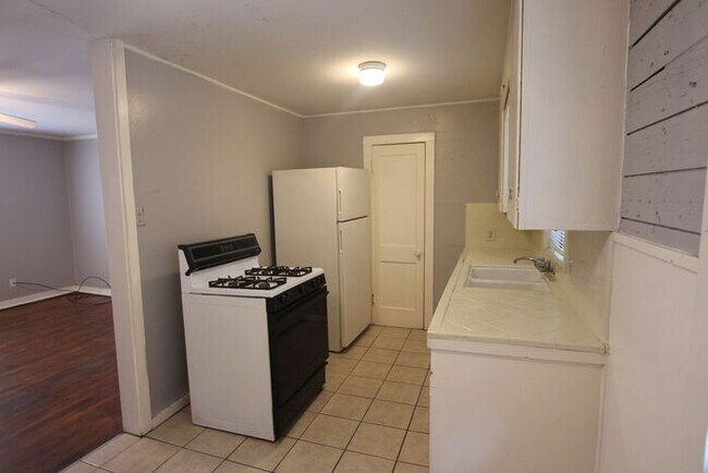 Building Photo - Available! 1 Bedroom 1 Bathroom Apartment close to Downtown Tyler!