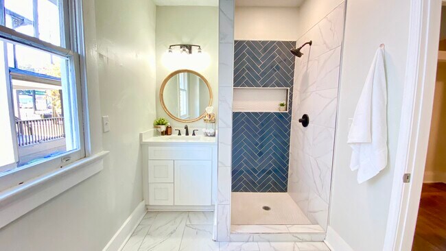 Foto del edificio - 658 Cascade Ave SW