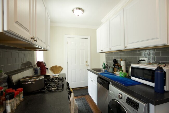 Foto del edificio - 837 W Cornelia Ave