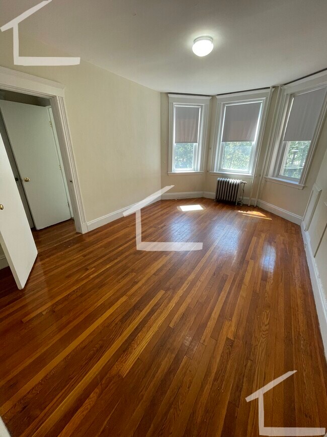 Building Photo - 231 Park Dr