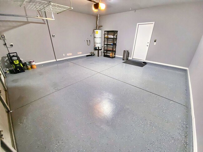 Foto del edificio - BEAUTIFUL 3 BEDROOM 2 FULL BATHS SINGLE ST...