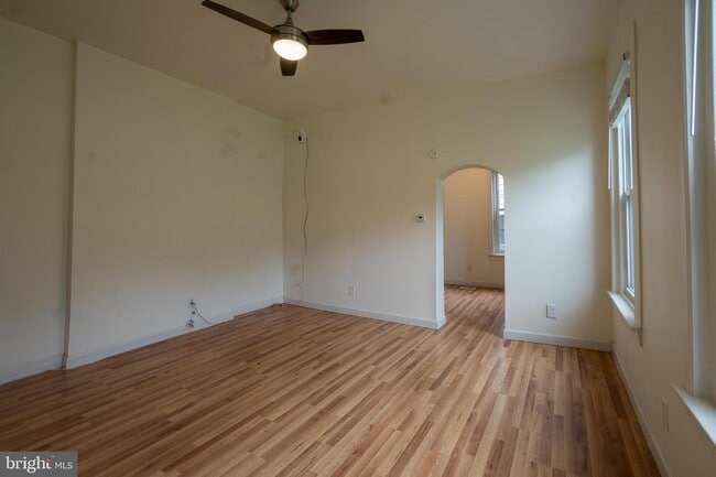 Building Photo - 1760 N Lindenwood St