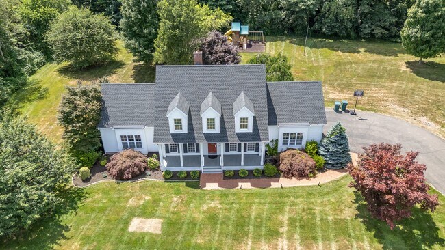 Foto del edificio - Charming Country Colonial on Cul-de-Sac, 4...