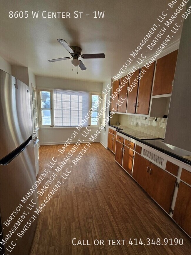 Foto del edificio - 8605 W Center St