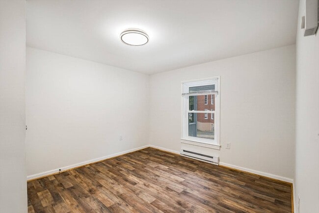 Building Photo - 112 Sunnyside St
