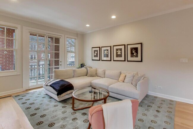 Foto del edificio - 1725 N Mohawk St