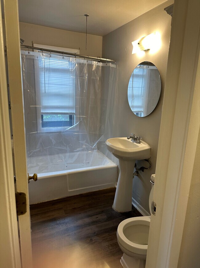 Baño - Yale Place Apartments
