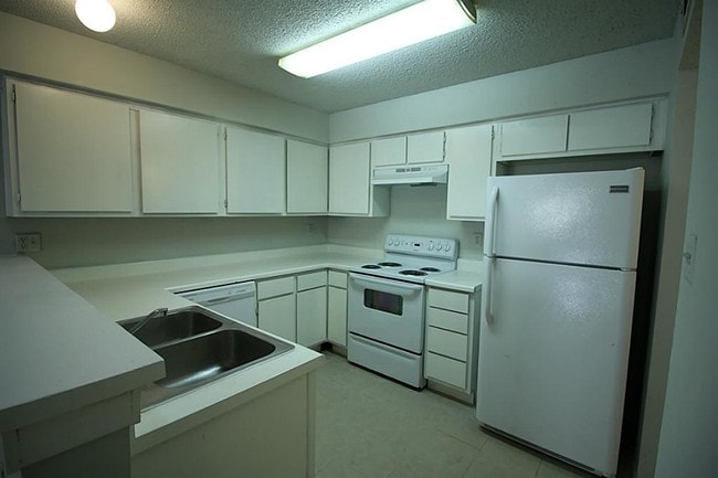 Building Photo - 13026 Leader St