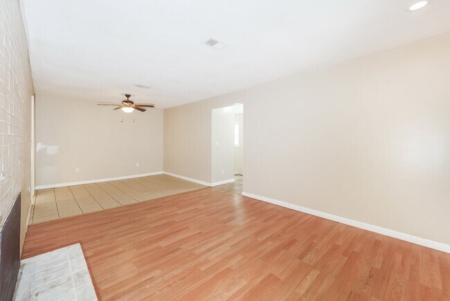 Foto del edificio - 2125 NE Gaddy Rd