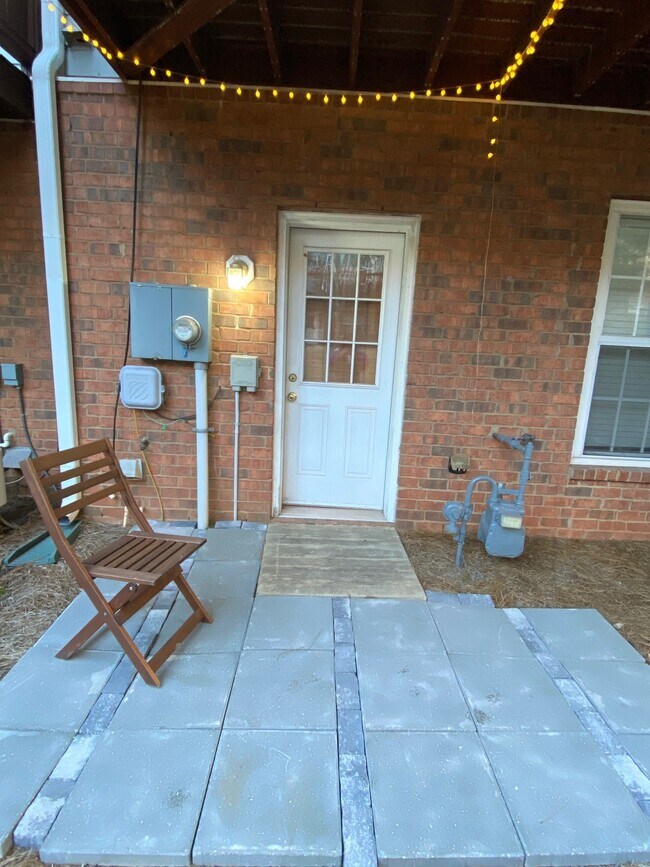 Patio /back entrance - 6353 Views Trce