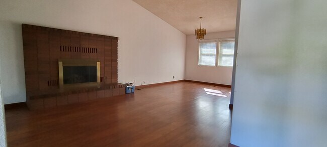Foto del edificio - 2141 Buckboard Dr