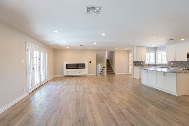 Stunning 5 bed 3 bath home in the heart of... - Stunning 5 bed 3 bath home in the heart of...