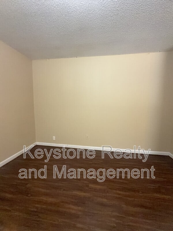 Foto del edificio - 1375 Thompsonville Ln