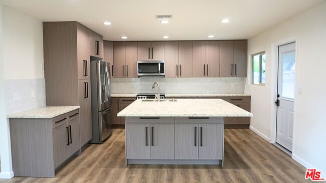 Foto del edificio - 19631 Bryant St