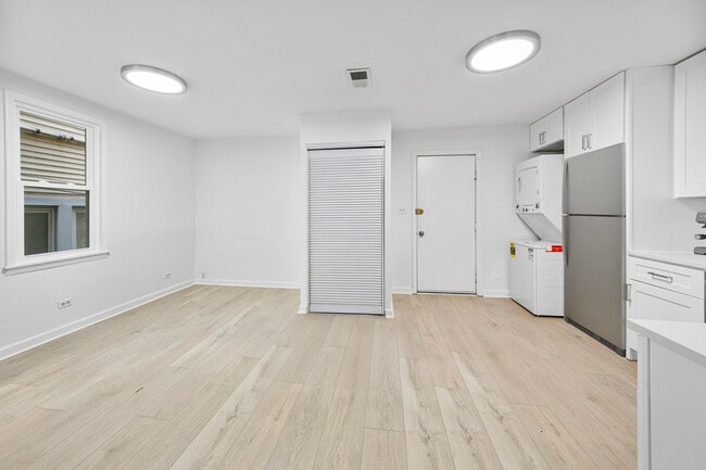 Foto del edificio - 3037 N Southport Ave