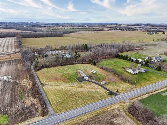 Foto del edificio - 2654 Whalen Rd