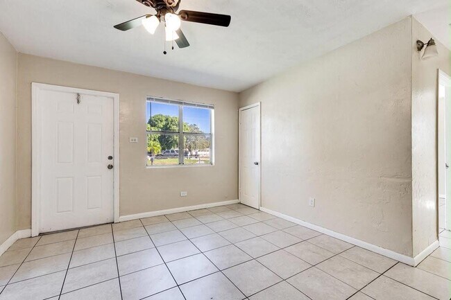 Foto del edificio - 1501 NW 24th Ave