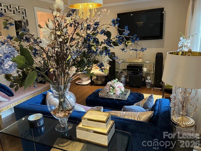 Foto del edificio - 544 Manhasset Rd