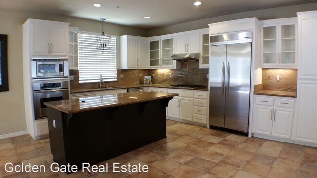 Building Photo - 5 br, 3 bath House - 699 Astor Court