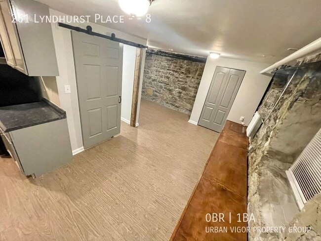 Building Photo - 261 Lyndhurst Pl