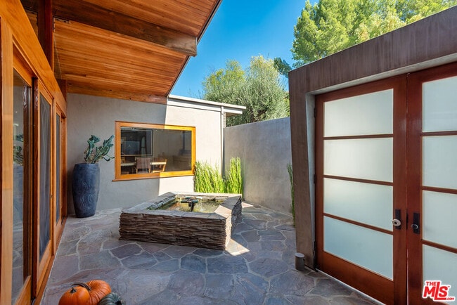 Foto del edificio - 4305 Clear Valley Dr