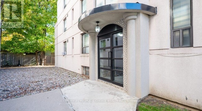 Building Photo - 875 Avenue Rd
