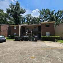 Building Photo - 2927 Woodrich Dr