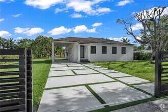 Building Photo - 5805 SW 46th Terrace