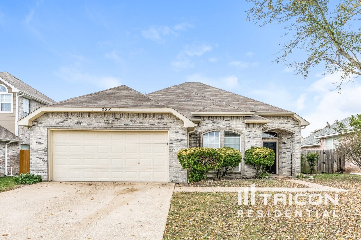 228 W Willow Creek Drive Glenn Heights TX House Rental in Glenn
