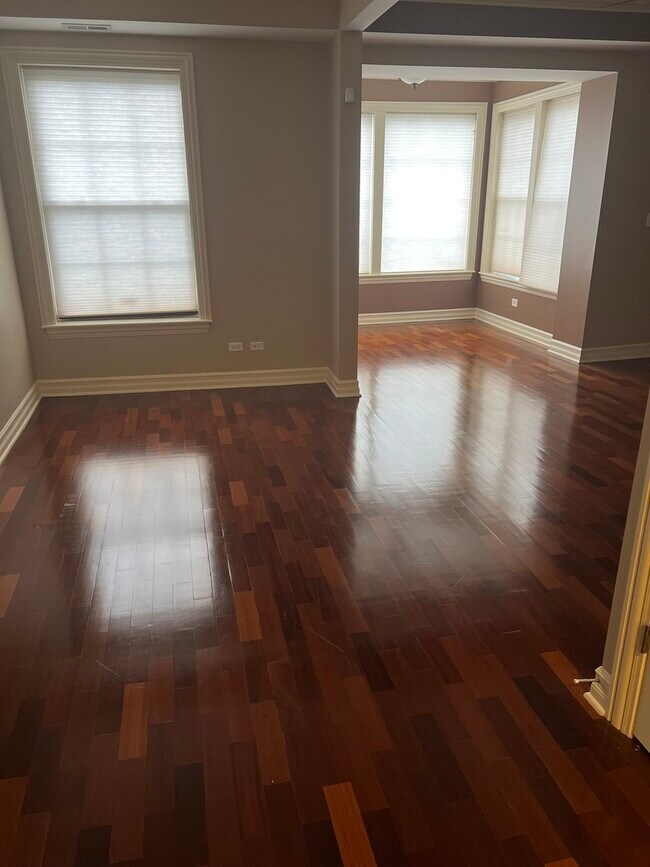 Foto del edificio - 1367 E 64th St