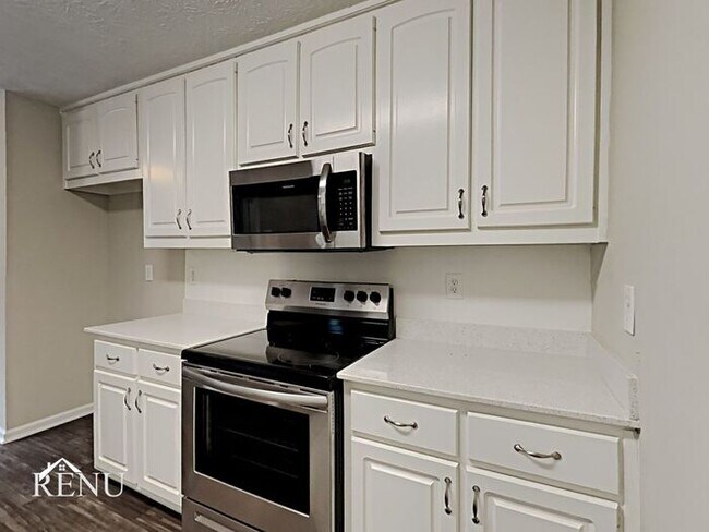 Building Photo - 928 Elijah Way