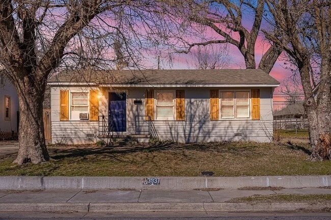 Photo - Cozy 3BD/1BTH Home Conveniently Located near I-240 & I-44