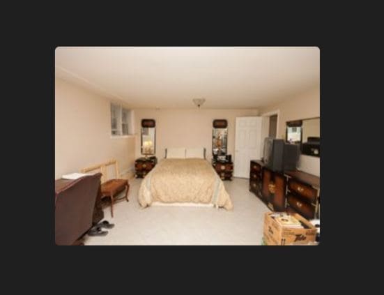 Photo du bâtiment - Large 1 bedroom in High Park close to subway.
