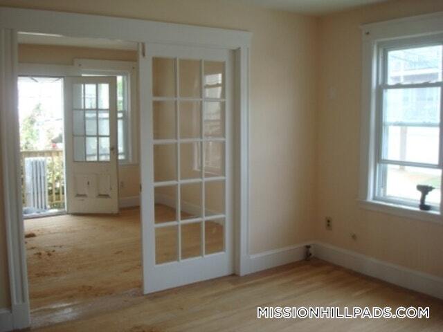 Building Photo - 2 Mission St