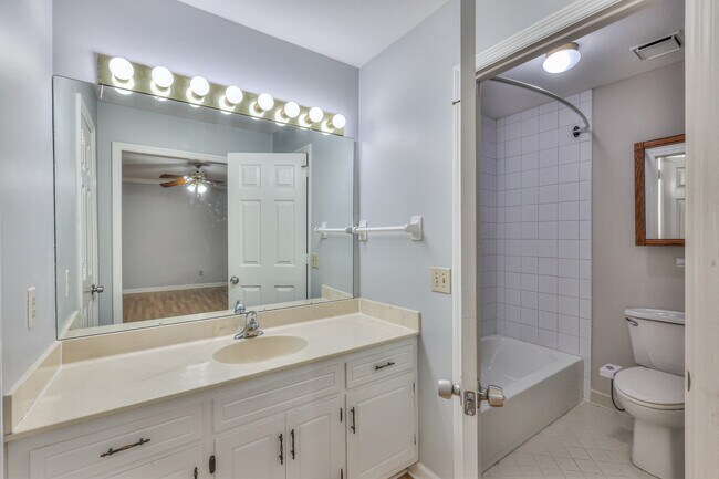 Foto del edificio - 621 Brentwood Pointe