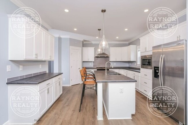 Building Photo - 481 Montgomery Rd