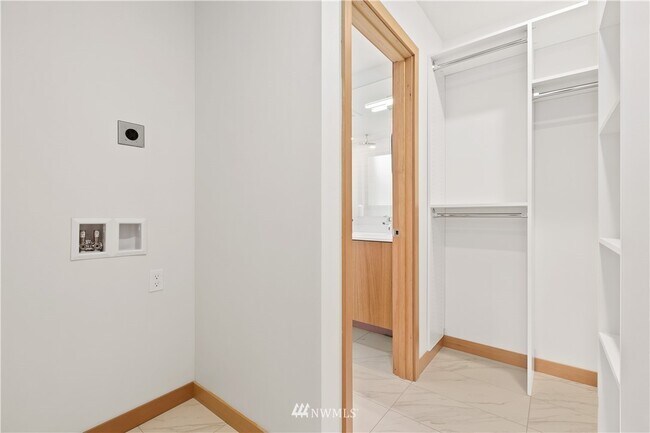 Building Photo - 5015 Fauntleroy Way SW