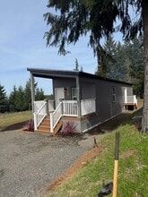 Building Photo - 19017-19023 Powers Creek Loop Rd NE