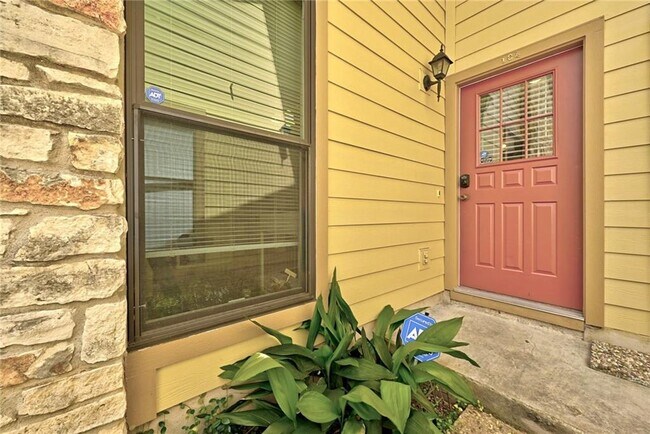 Building Photo - 5107 Leralynn St