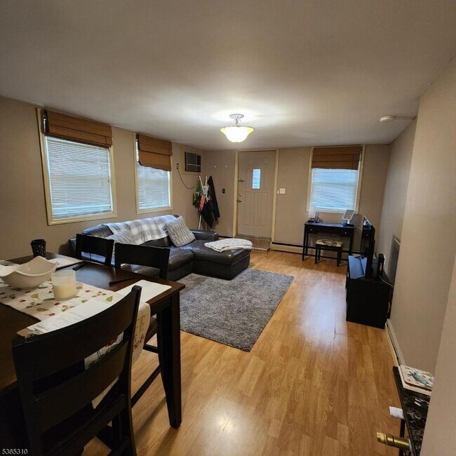 Foto del edificio - 1283 Valley Rd