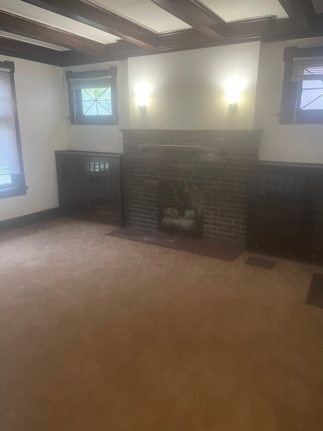 Foto del edificio - 815 E Mitchell Ave