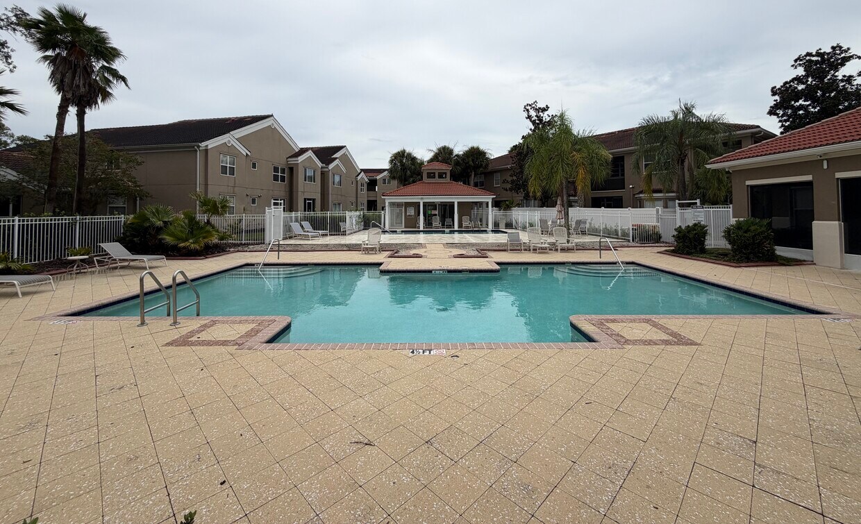 Foto del edificio - 15215 Amberly Dr