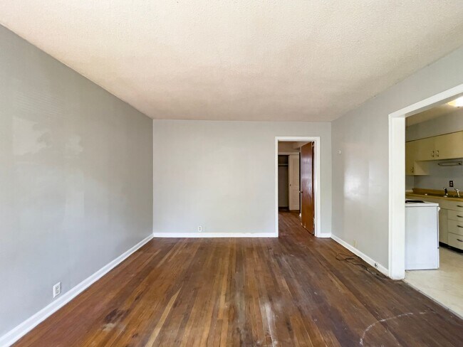 Foto del edificio - Cozy 1 bedroom, Close to Campus