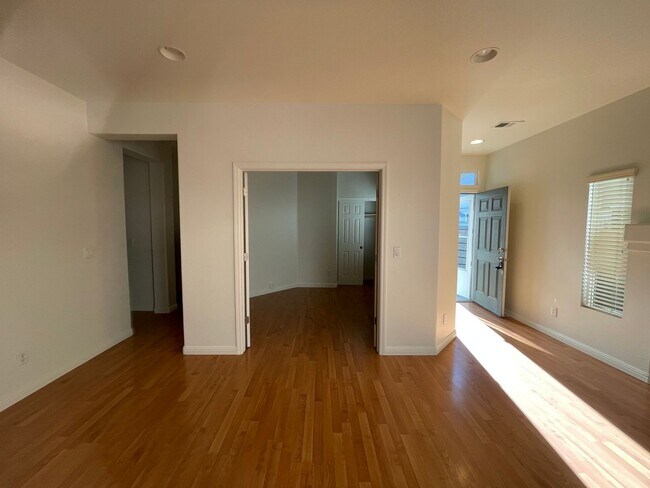 Building Photo - Nice single story, 3 bedroom, 2 bath plus 2 car garage home