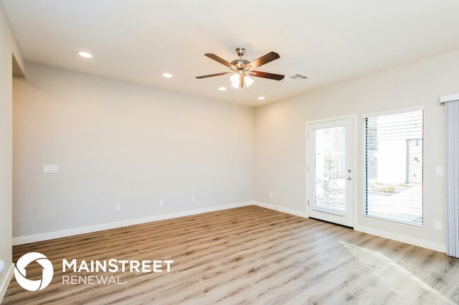 Building Photo - 1119 S Stapley Dr