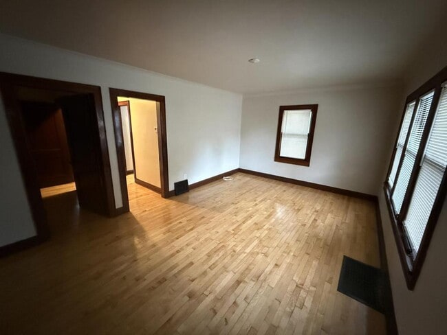 Building Photo - 506 Howard St