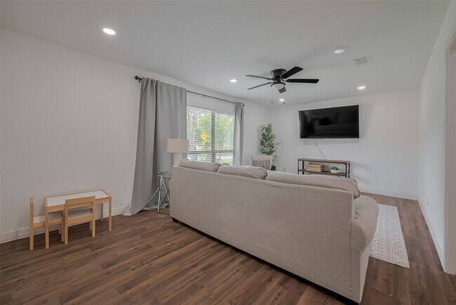 Foto del edificio - 8057 Ridgeview Dr