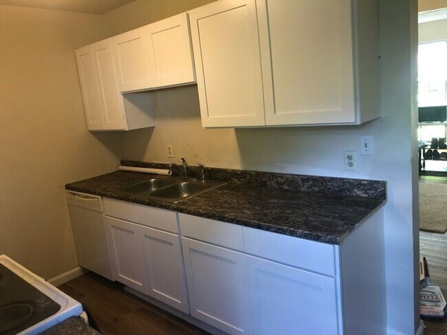 Photo - 2 Bedroom Duplex convenient to UNC! House